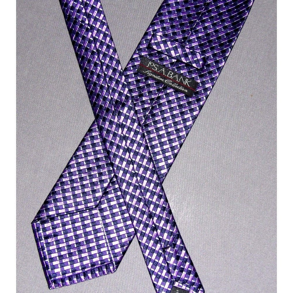 Jos.‎ A. Bank 100% Silk Signature Collection Purple Geometric Neck Tie
